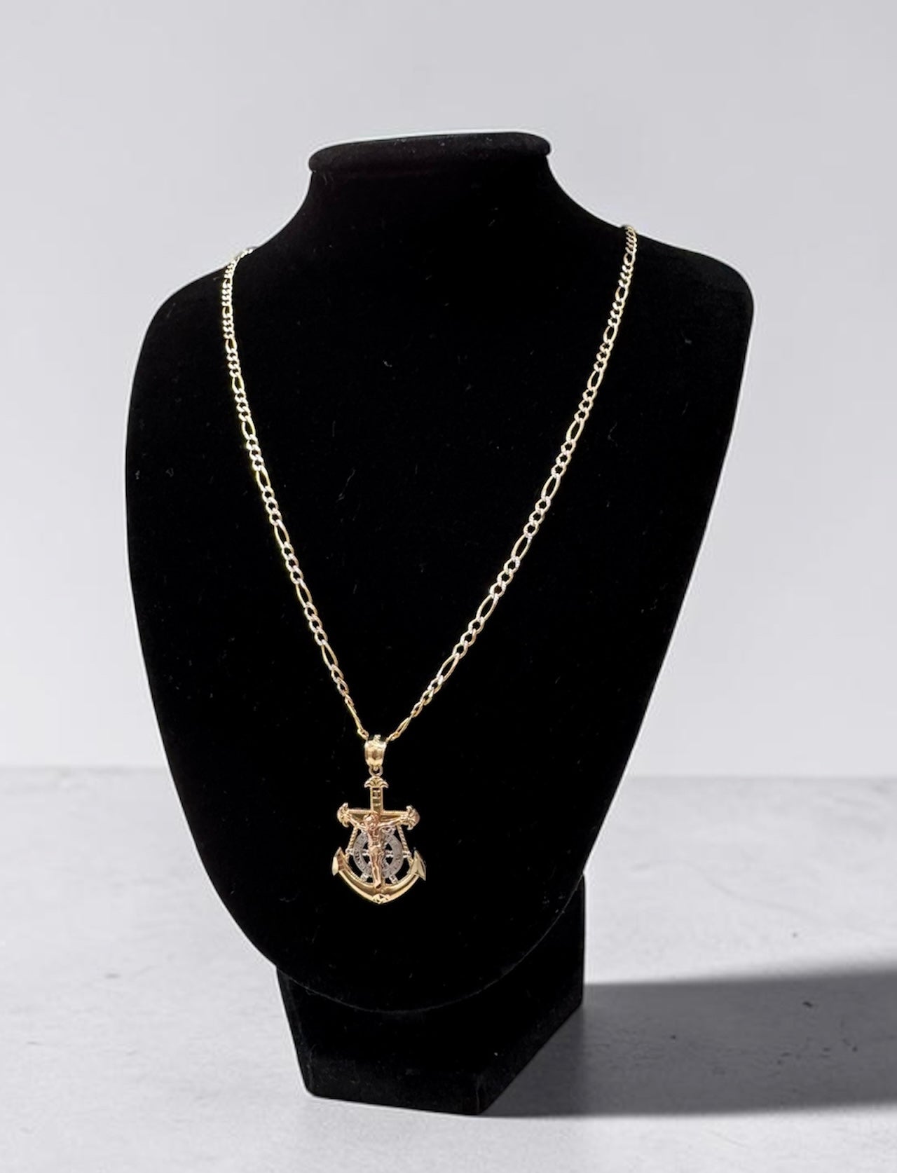 14K Gold Figaro chain 20” with anchor pendant