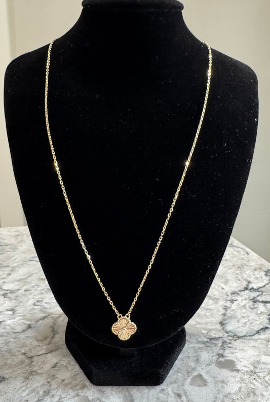 10K gold 18” necklace with clover pendant