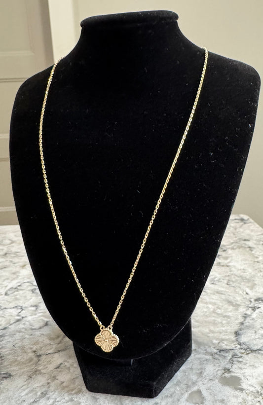 10K gold 18” necklace with clover pendant