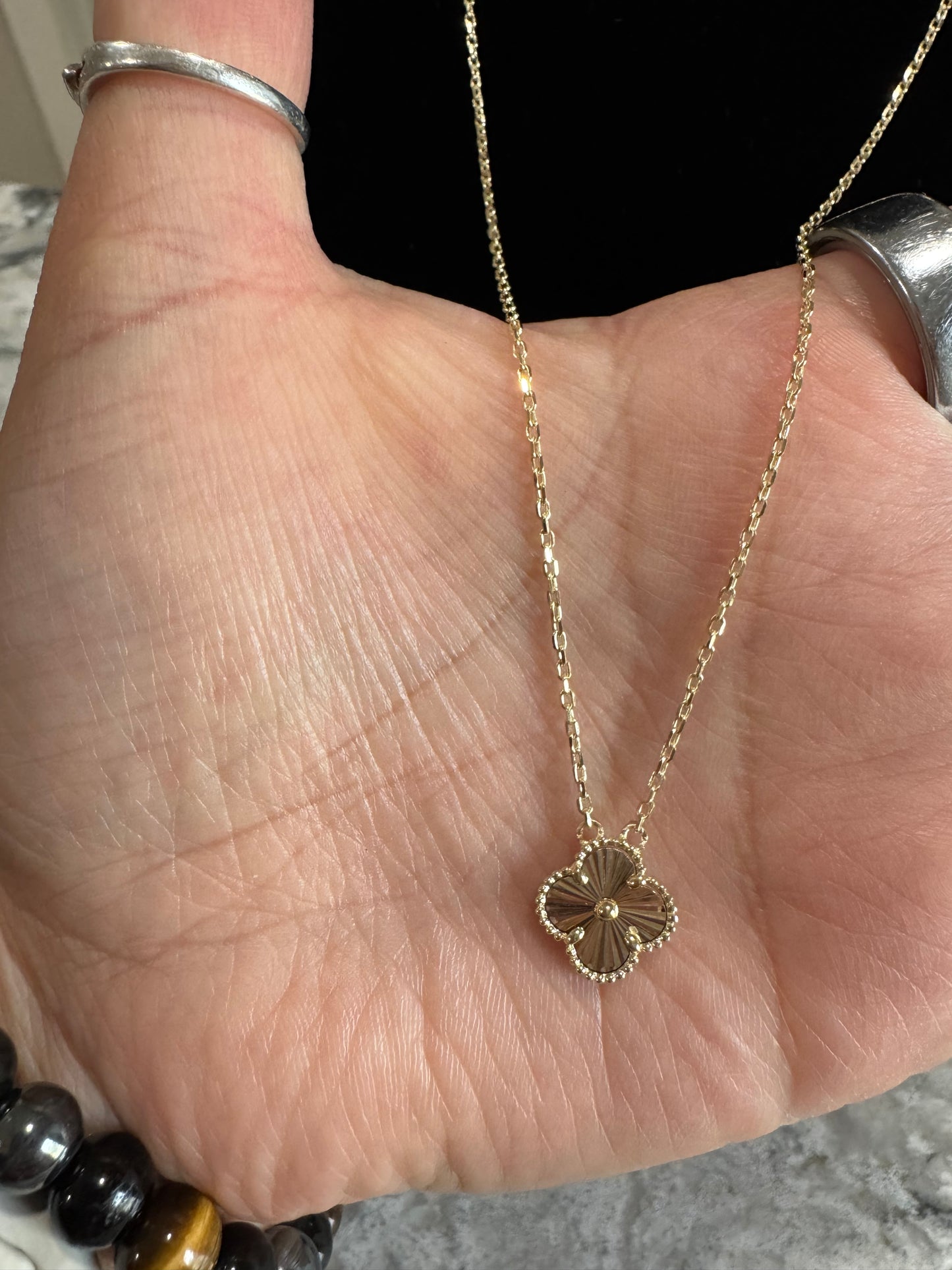 10K gold 18” necklace with clover pendant