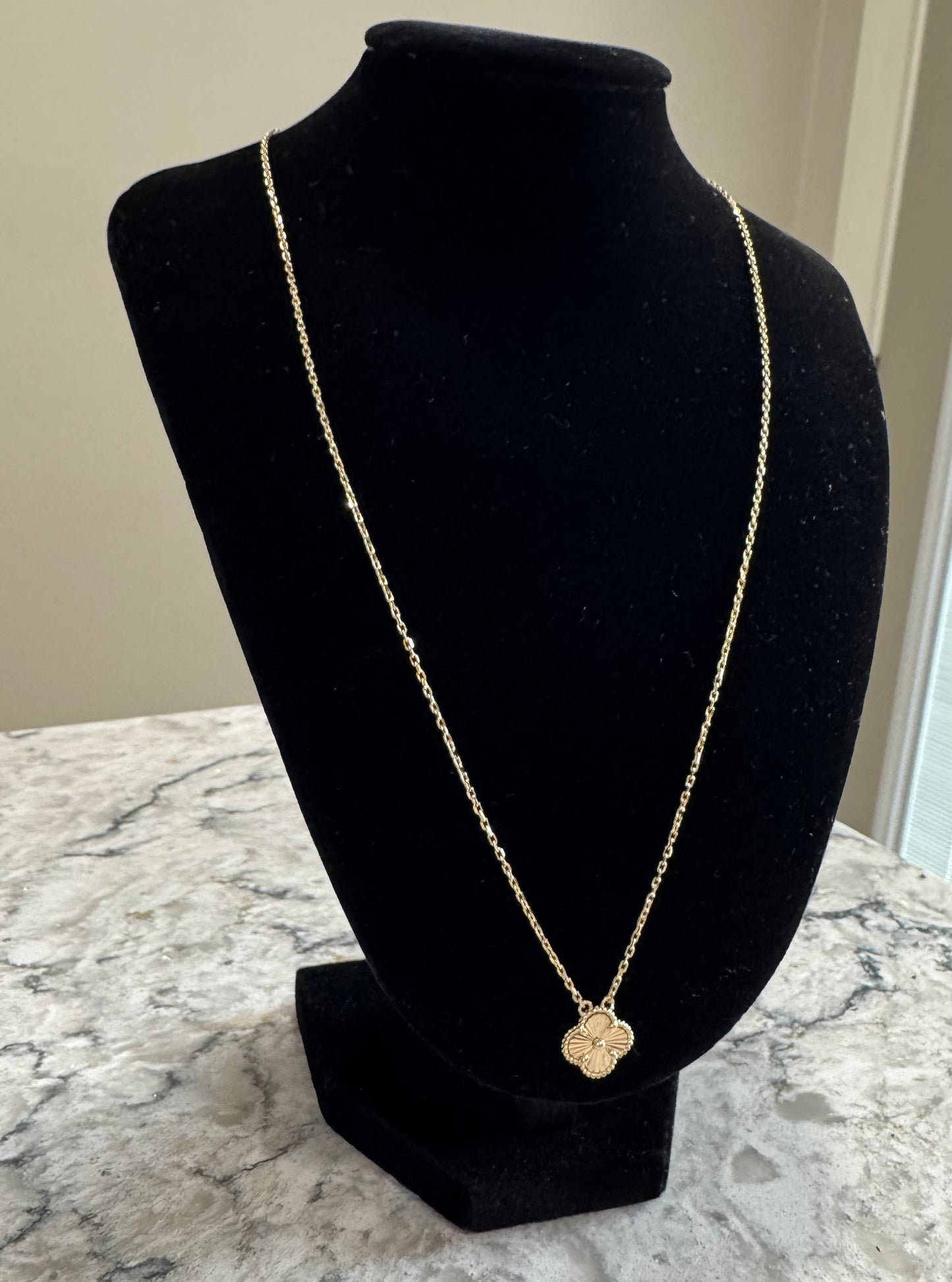 10K gold 18” necklace with clover pendant