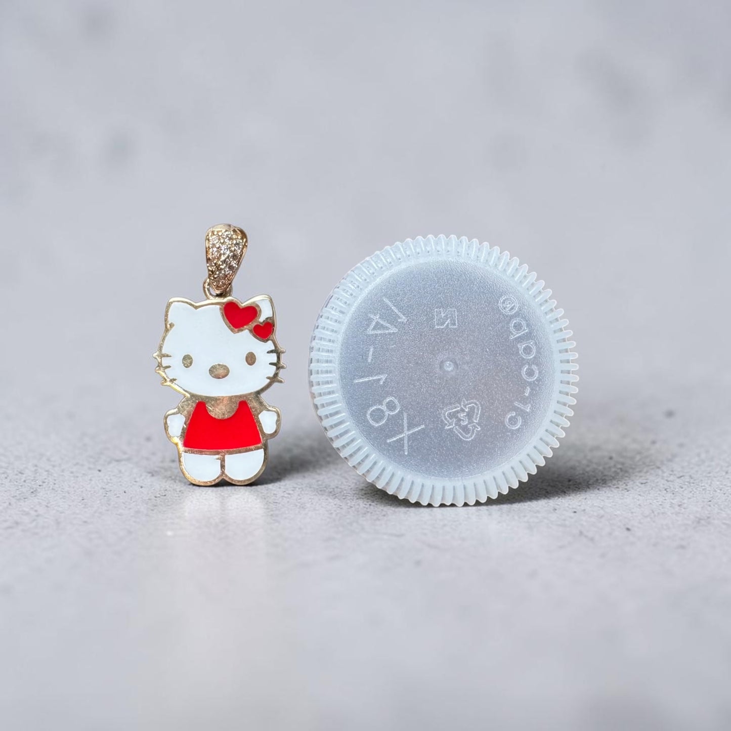 14K Hello Kitty pendat